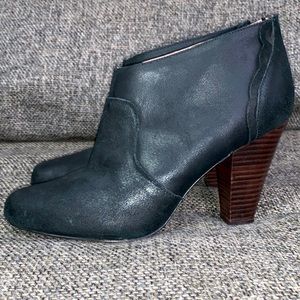 Betsey Johnson Jensen black leather zip booties size 11